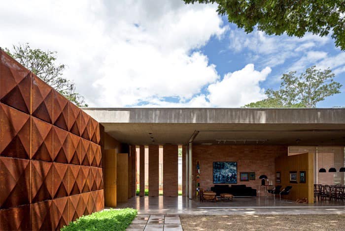 The Rust Effect Paint Brings Outdoor Spaces To Vintage Charm Bohemian Villa in Brazil